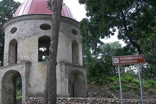 Gate tower of Sutlema Manor