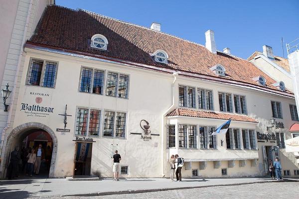 Spaziergang mit Führer in der Altstadt Tallinns und eine Rundfahrt in Kadriorg und Pirita