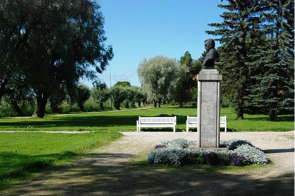 Ernst Enno monument