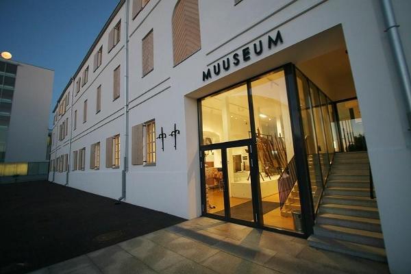 Pärnun museon opastettu kierros eri aikakausien makuelämyksien kera