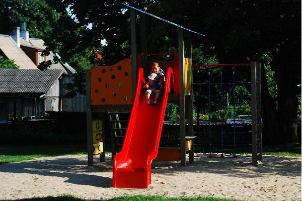 Der Kinderspielpark in der Posti-Straße in Haapsalu