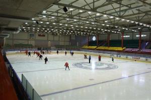 Катание на коньках в Нарвском ледовом холле