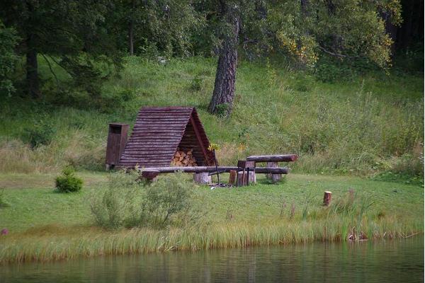 Rava tammik ja järv