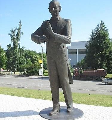 Eduard Tubins monument