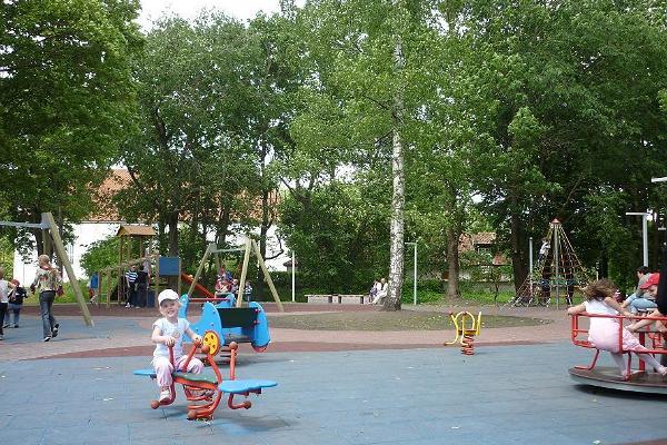 Laste mänguväljak Promenaadi ääres Rakvere tänaval