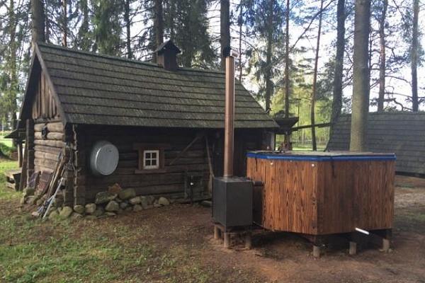 Die Rauch- und Fass-Sauna auf dem Elmari Bauernhof