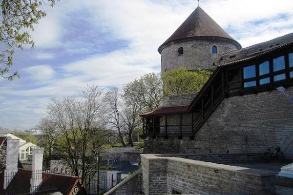 Town Wall: Nunna, Sauna and Kuldjala Tower