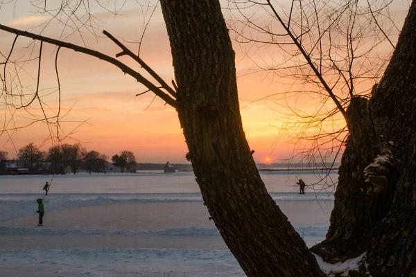 Eisbahn auf dem See Väike Viik in Haapsalu