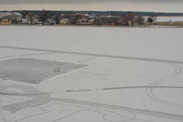 Eisbahn auf dem See Väike Viik in Haapsalu