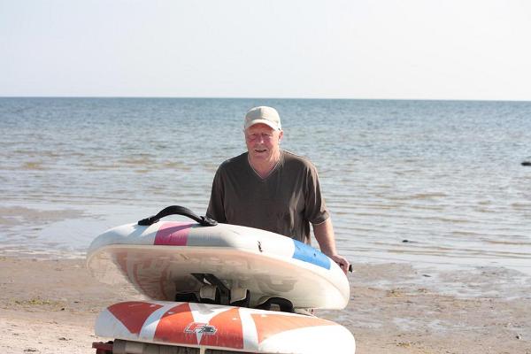 Surfhunt vindsurfing, surfingkurser och mycket glädje av vatten och sport!