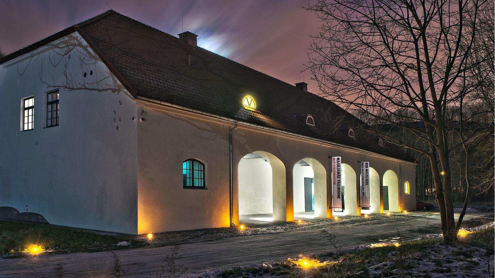 Viron historiallinen museo. Maarjamäen palatsin tallirakennus