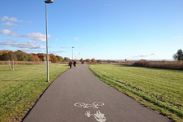 Gång- och cykelvägen vid Mai strand i Pärnu