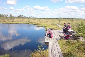 "Seikle Vabaks" приглашает исследовать национальный парк Соомаа! Походы пешком, на болотоступах, каноэ или каяках!