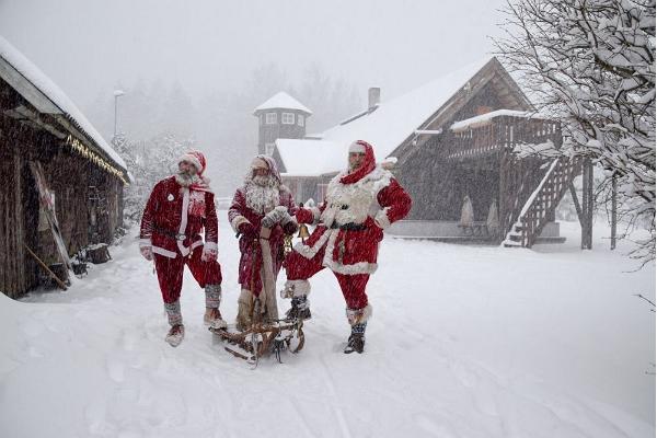 Perhepäivä "Joulupukin luo kylään!" 