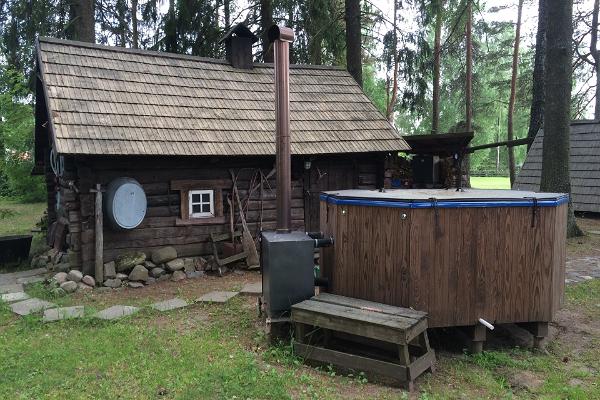 Die Rauch- und Fass-Sauna auf dem Elmari Bauernhof
