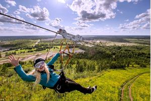 Самый длинный спуск на тросе в Эстонии в Приключенческом парке Кивиыли