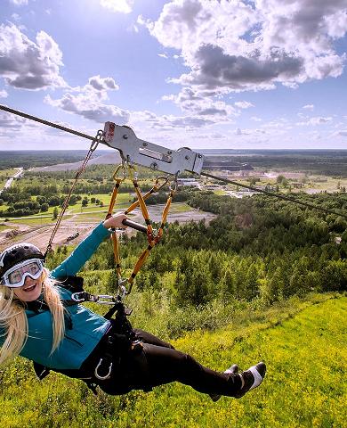 Die längste Seilrutsche Estlands im Abenteuerzentrum Kiviõli