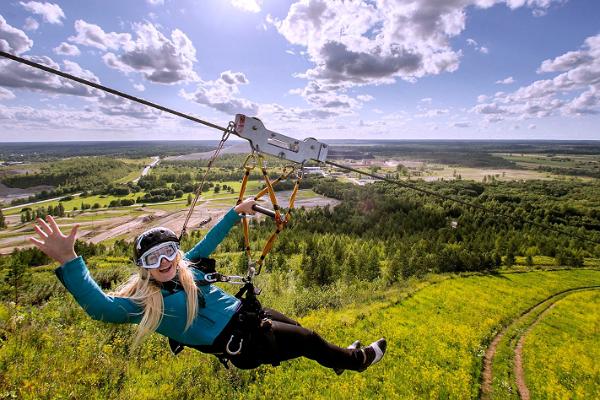 Estlands längsta repnedstigning i Kiviõli Äventyrscentrum