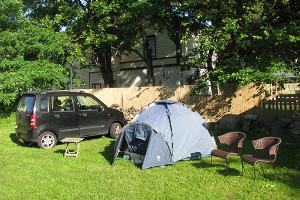 Tältområdet och rum på Karja Camping