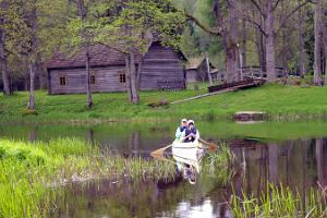 Samliku kanoe izbrauciens uz K.R. Jakobsona Lauku sētu-muzeju Kurgjā