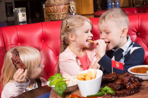 BabyBack Ribs & BBQ tirdzniecības centrā „Kaubamajakas” Pērnavā