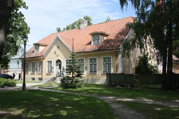  Rathaus von Haapsalu