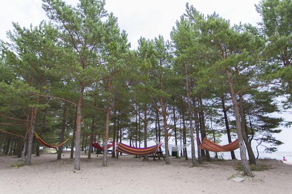 Rantabaari Manjaana Mändjalan leirintäalueella Saarenmaalla