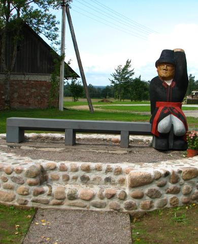 Träskulpturer i Mulgimaa