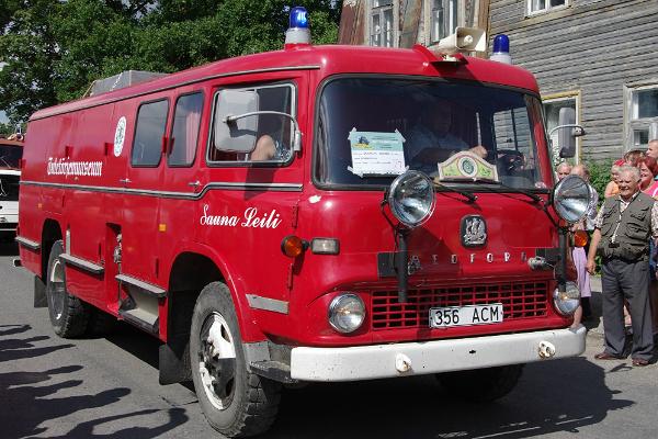 Sauna der Freiwilligen Feuerwehr in einem Feuerwehrauto