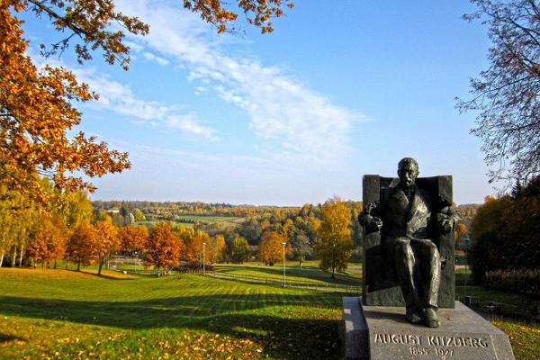 August Kitzbergi monument