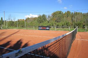 Pivarootsi Väderkvarn, tennisbana