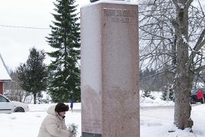Anton Hansen-Tammsaares staty i Järva-Madise