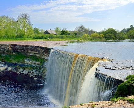 Виртуальная экскурсия по городу Тарту: мост Каарсильд и река Эмайыги, зелень, река