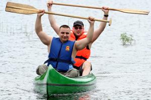 Brauciens ar kanoe laivu pa Ehnes upi Mulgimā