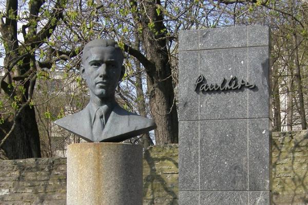 Памятник Паулю Кересу