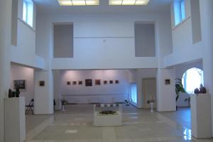 Белый зал музея сланца