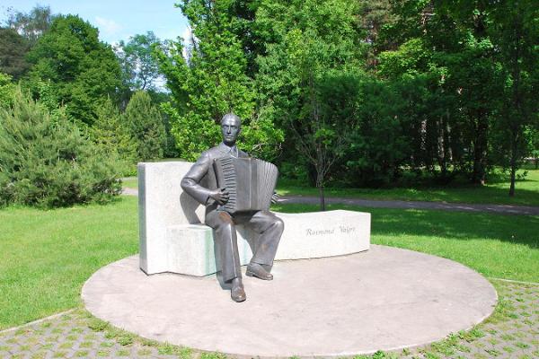 Die Statue von Raimond Valgre