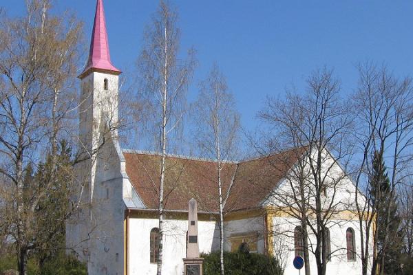 Церковь Святой Девы Марии в Пылва (Эстонская Евангелическая Лютеранская Церковь)