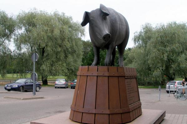 Skulptur „Schwein aus Bronze"