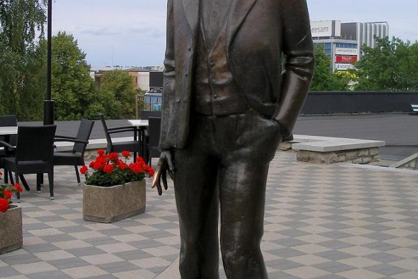 Karl Menningu skulptuur