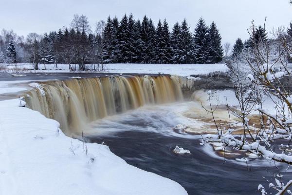 Nature tour: from Tallinn to Tartu through the forests of Kõrvemaa: frozen Jägala Waterfall