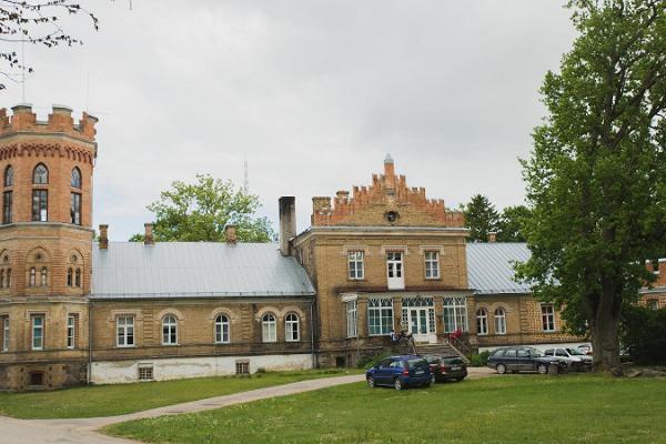 Lustivere Manor
