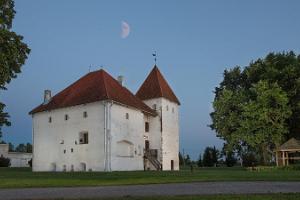 Restaurant Von Taube in der Burg von Purtse (dt. Isenheim)