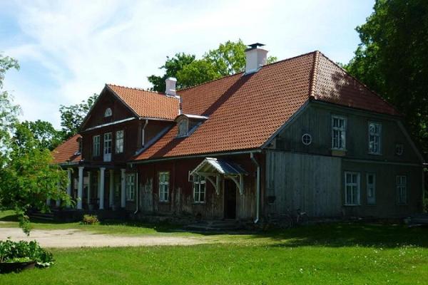 Varbla Museum in Uue-Varbla Manor