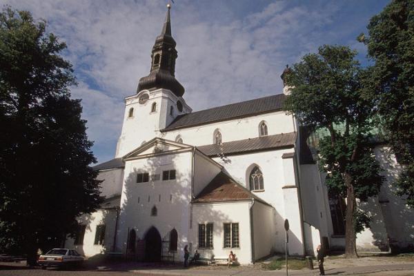 Bischöfliche Domkirche in Tallinn und Glockenturm 
