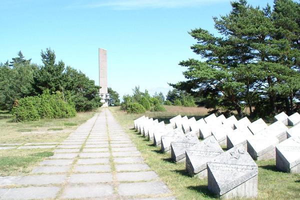 Памятник в честь ночного сражения в Техумарди