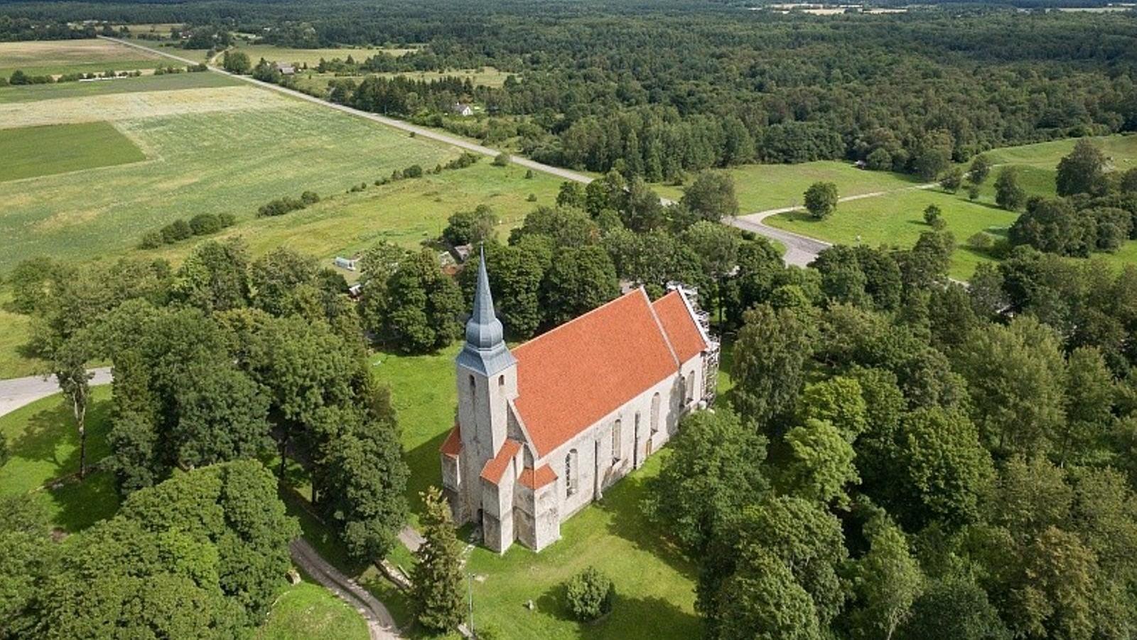 Kaarma PeeterPauli kirik