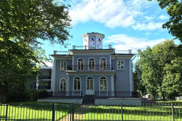 Huvudkockens sal och restaurangen Mon Repos