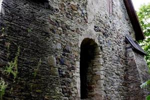 Käina kiriku varemed