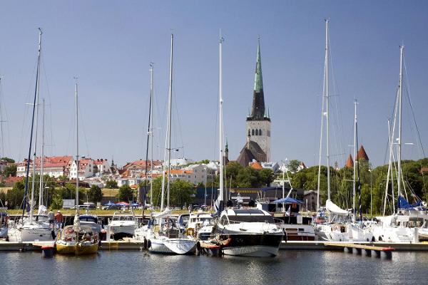 Tallinns gamla hamns segelbåtshamn / Old City Marina